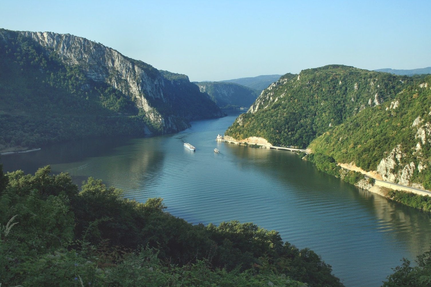 Австрия сербия. Река Дунай Болгария. Сербия река Дунай. Река Дунай в Австрии. Румыния река Дунай.