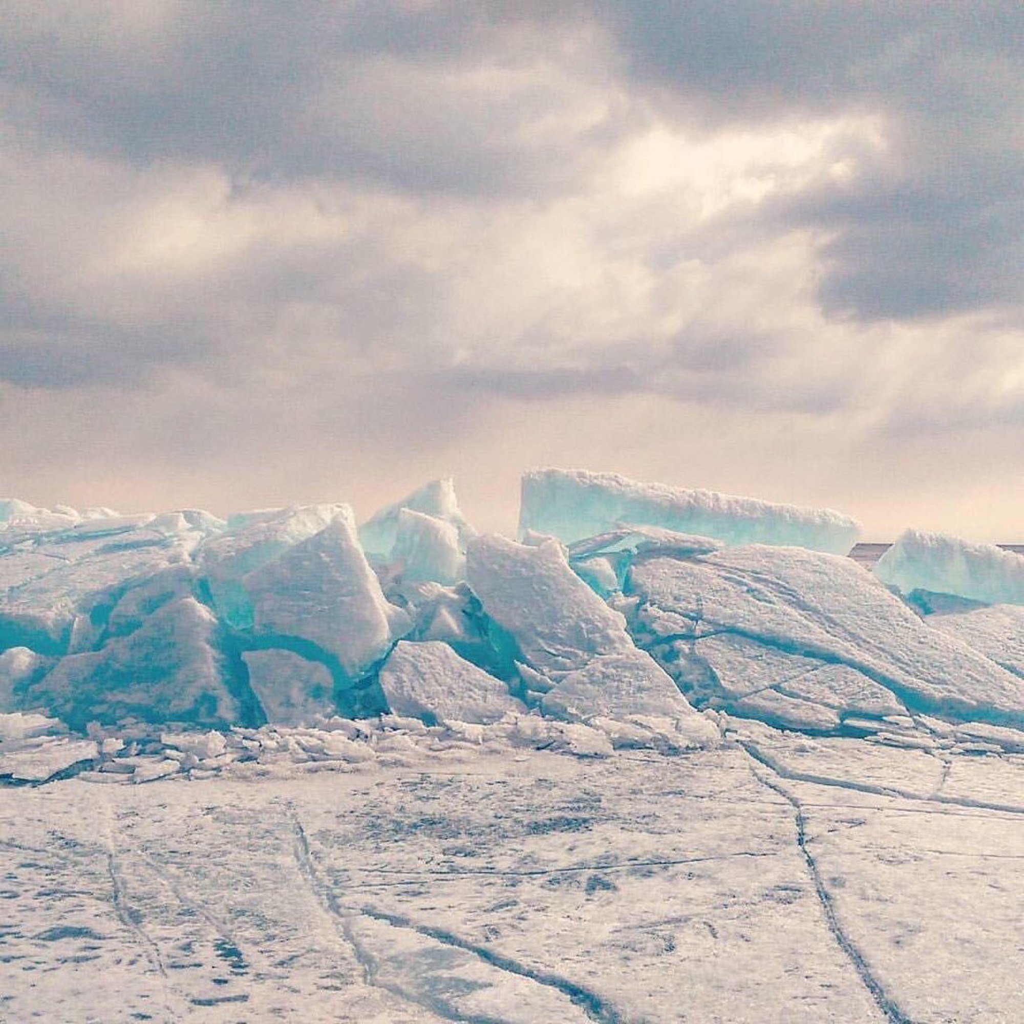 Siberia Baikal. Сибирская резиденция лед Байкал. Сибирь айс 2 фото. Фото на Байкале зимой на льду пейзаж. Сибирь айс