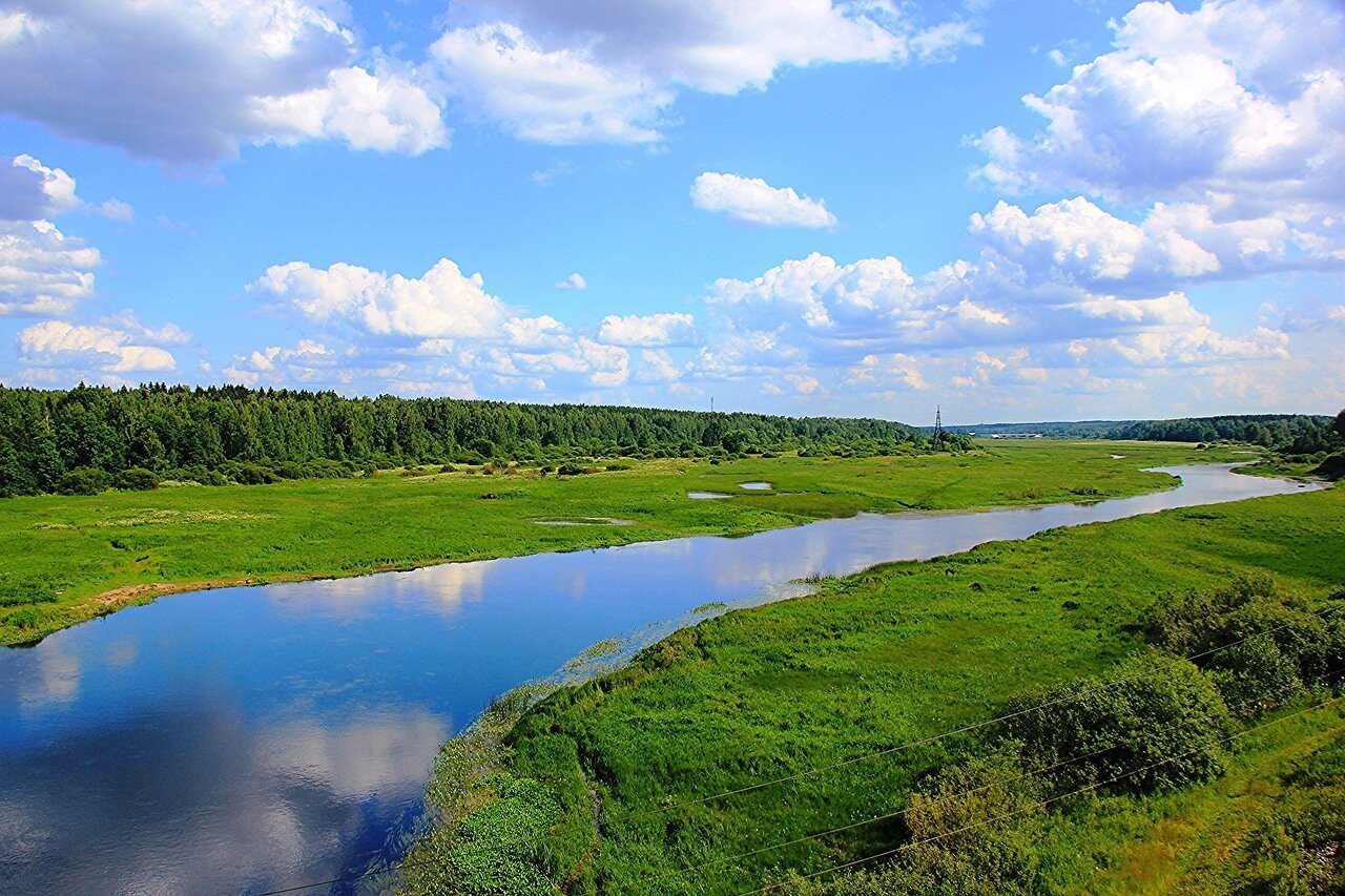 Их рек. Река Тарбуга. Река течет. На речке. Изображение реки.