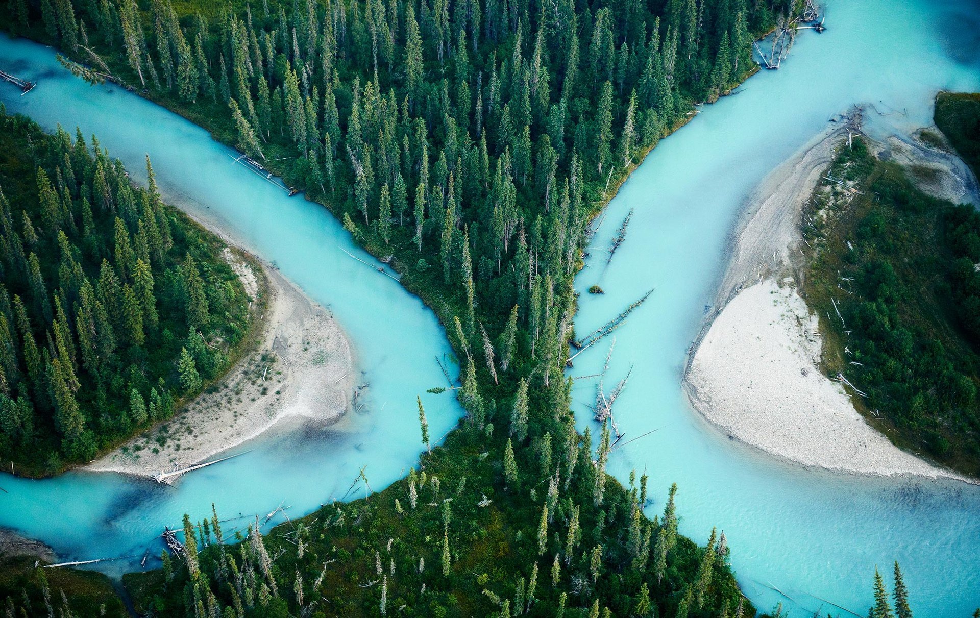 Природный потенциал канады. Река с высоты птичьего полета. Озеро с высоты птичьего полета. Извилистая река. Река вид сверху.