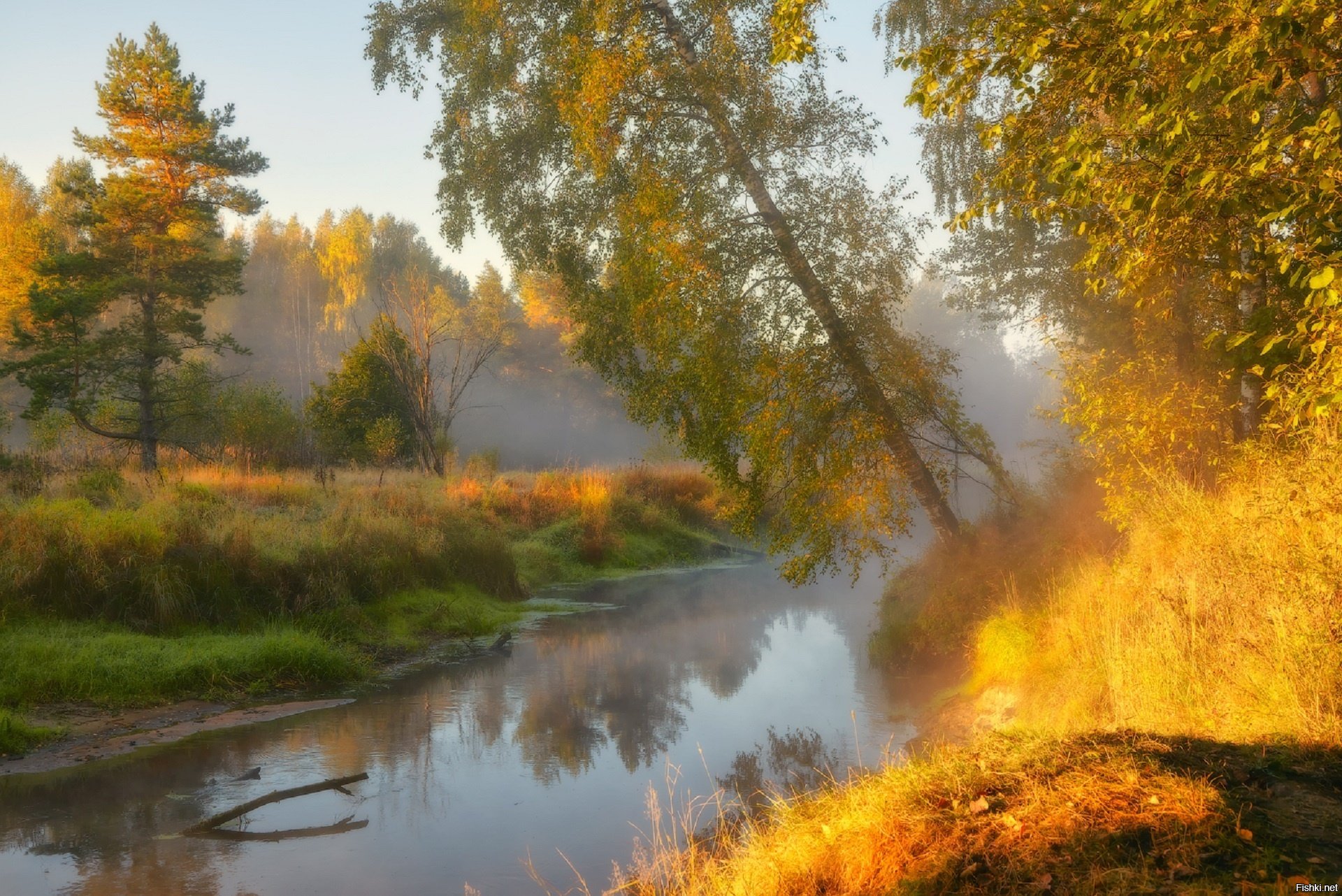 Озеро ранней осенью