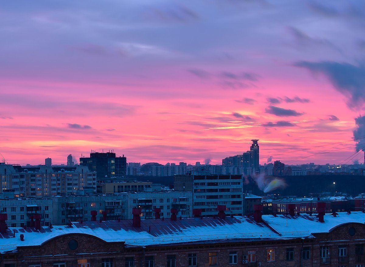 Вайбовые фото. Закат зимой в городе. Закат на крыше. Зимний рассвет в городе. Закат в городе с крыши.