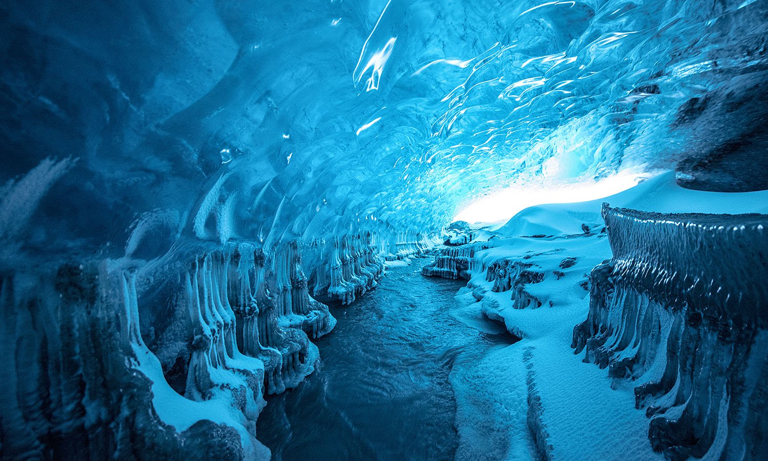 Вода в подземных реках и озерах. Ледяной каньон Гренландия. Исландия ледник ватнайёкюдль. Пещера Скафтафелл, Исландия. Пещеры ледника ватнайёкюдль, Исландия.
