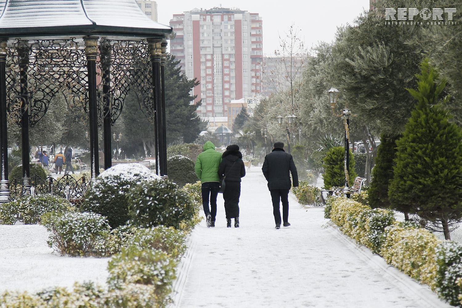 Азербайджан в ноябре. Зимний Баку. Зима в Баку. Баку зимой. Баку бульвар зимой.