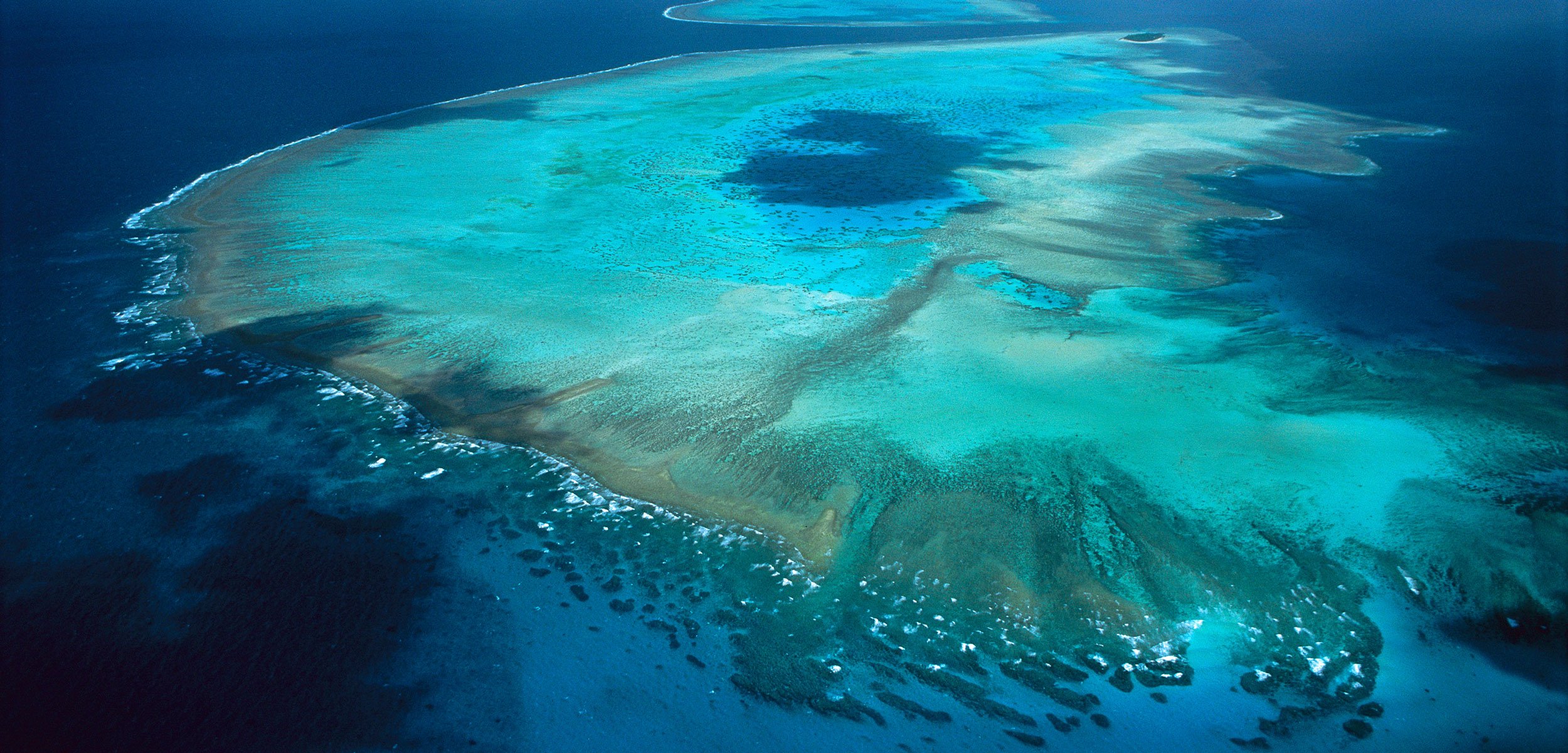 Крупнейший остров у берегов австралии. Острова большого барьерного рифа. Барьерный риф в Австралии. Большой Барьерный риф остров Хайман. Great Barrier Reef, Australia большой Барьерный риф, Австралия.