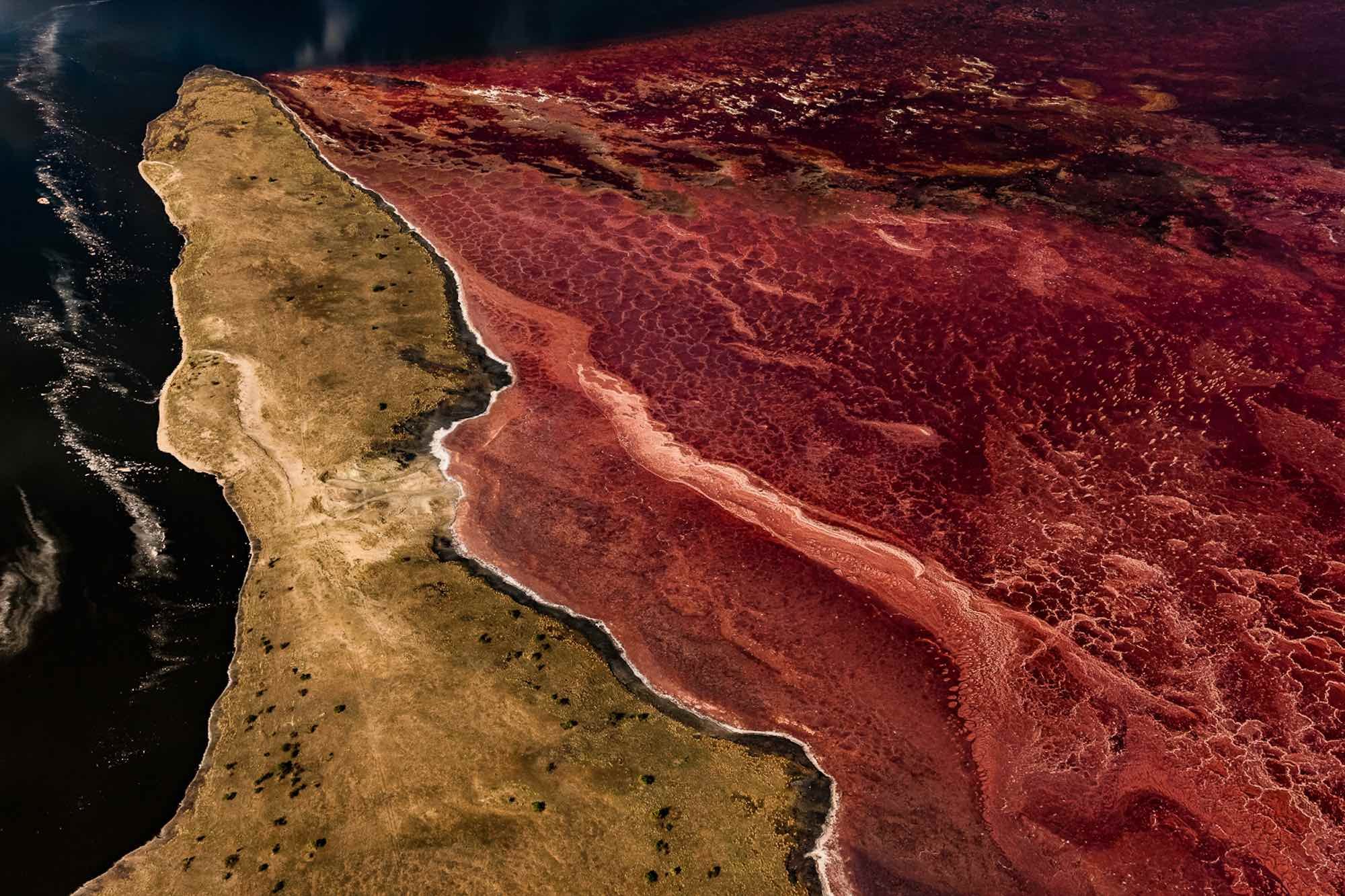 Озера африканского разлома. Озеро Магади Африки. Озеро Магади в Кении. Трещина в Африке из космоса. Африканский разлом.