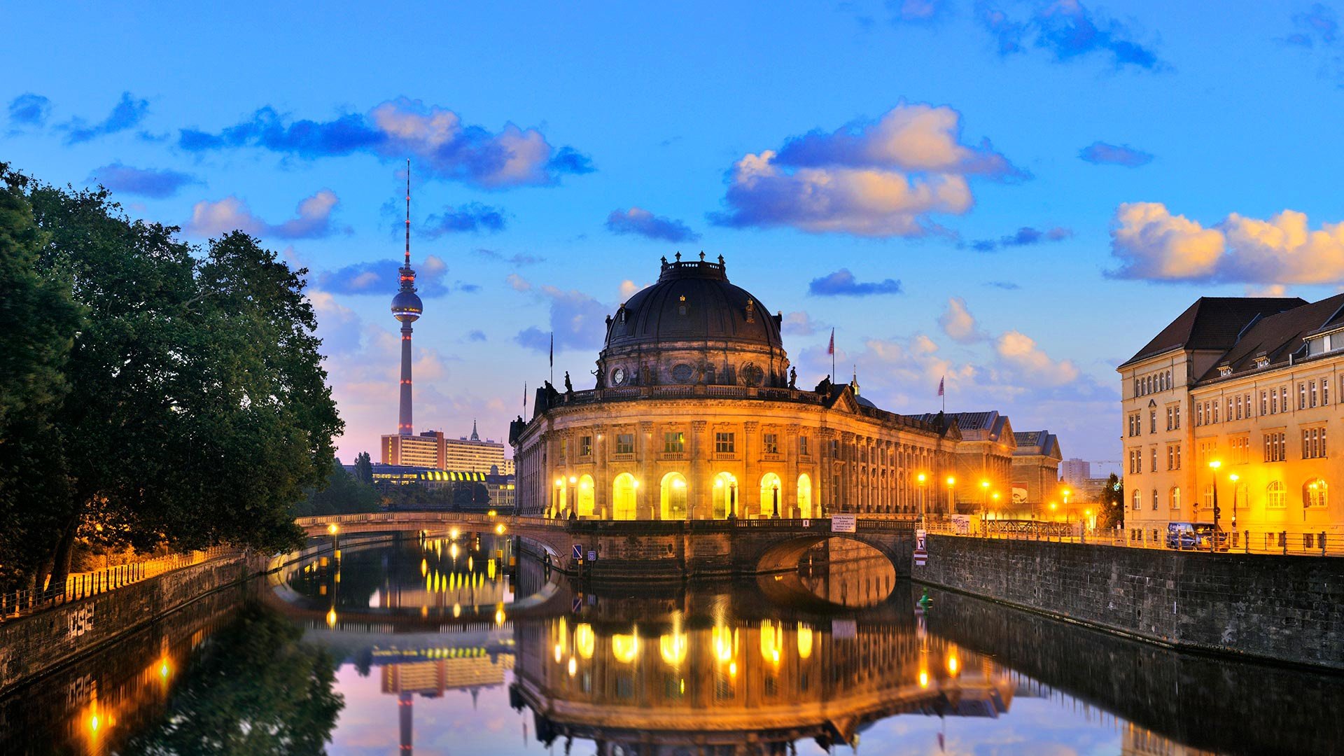 Французско немецкий. Вечерний Берлин. Берлин вечером. Каналы Берлина. Berlin фото.