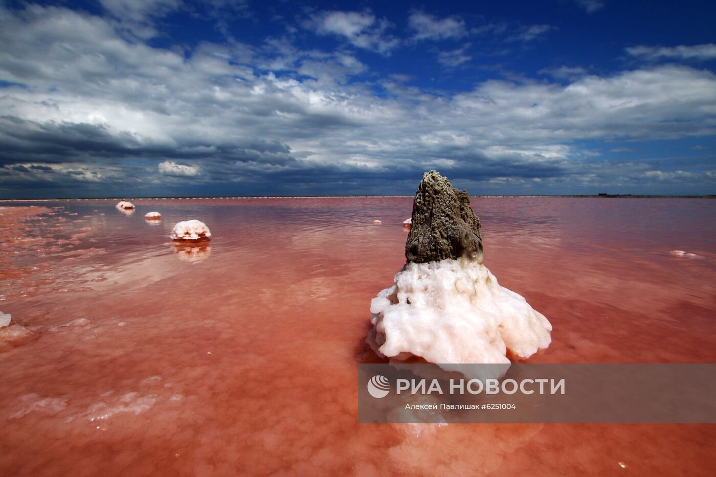 Горько соленая вода. Сасык-Сиваш. Малиновое озеро Крым Сасык Сиваш. Розовое озеро Сасык-Сиваш. Грязь Сасык Сиваш.
