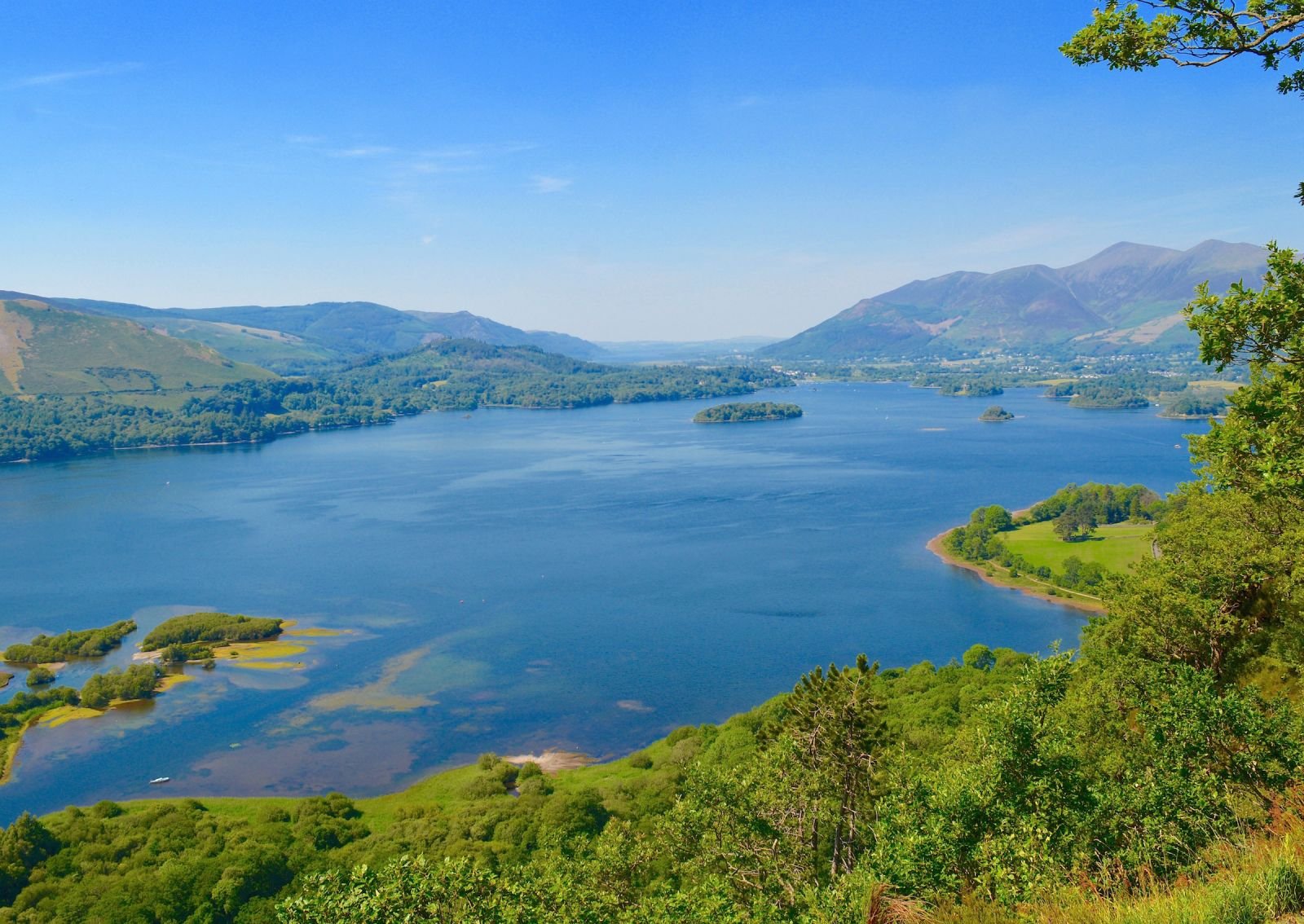 Озерный край. The Lake District (Озёрный край). Кокермут Озёрный край. Озерный край Шотландия. Конистон-Уотер, национальный парк «Озерный край», Великобритания.