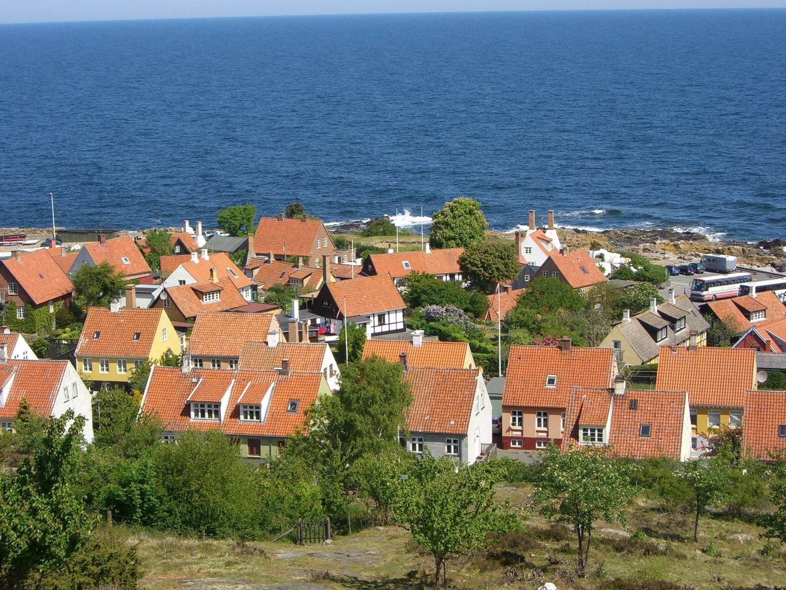 Остров борнхольм. Борнхольм. Борнхольм остров в Балтийском море. Датского острова Борнхольм. Комендант острова Борнхольм.