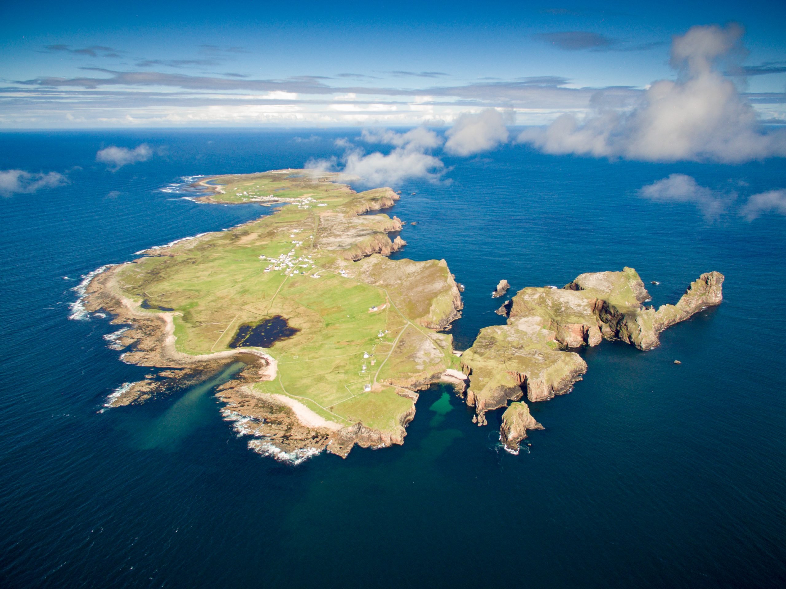 Islands of the united kingdom. Остров Тори Ирландия. Великобритания архипелаг британские острова. Мей (остров, Великобритания). Нозен Айленд столица.