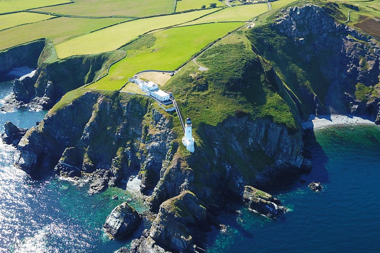 The isle in the irish sea. Остров Мэн Великобритания. Остров Мэн Ирландия. Остров Мэн Шотландия. Британские острова остров Мэн.