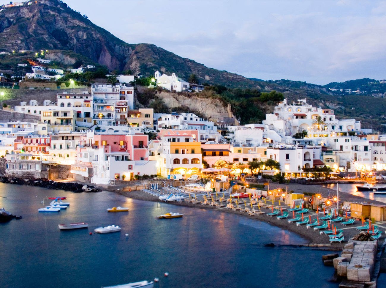 Holiday italy. Остров Ischia Италия. Искье Италия. Искья Италия. Италия курорт Искья.