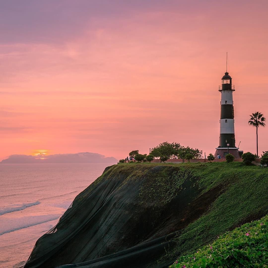 La marina. Маяк la Marina, Перу. Маяк Фарос. Miraflores Lima. Остров Фарос.