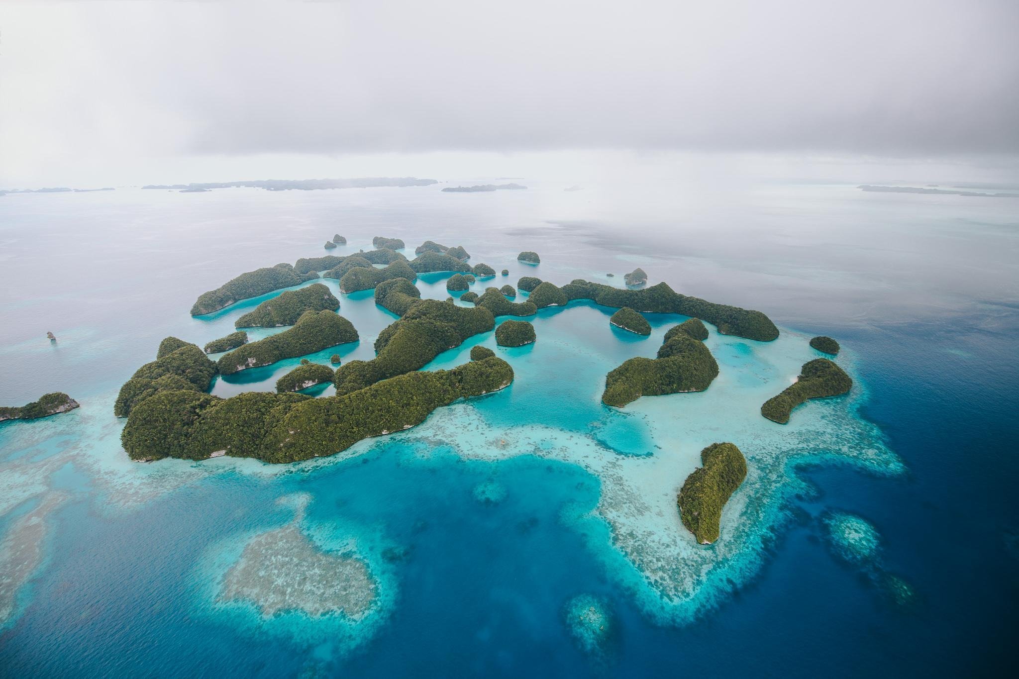 Самое большое скопление островов в мировом океане. Острова архипелаг Палау. Коралловые острова Палау. Рок Айлендс острова. Архипелаг Бивер-Айленд.