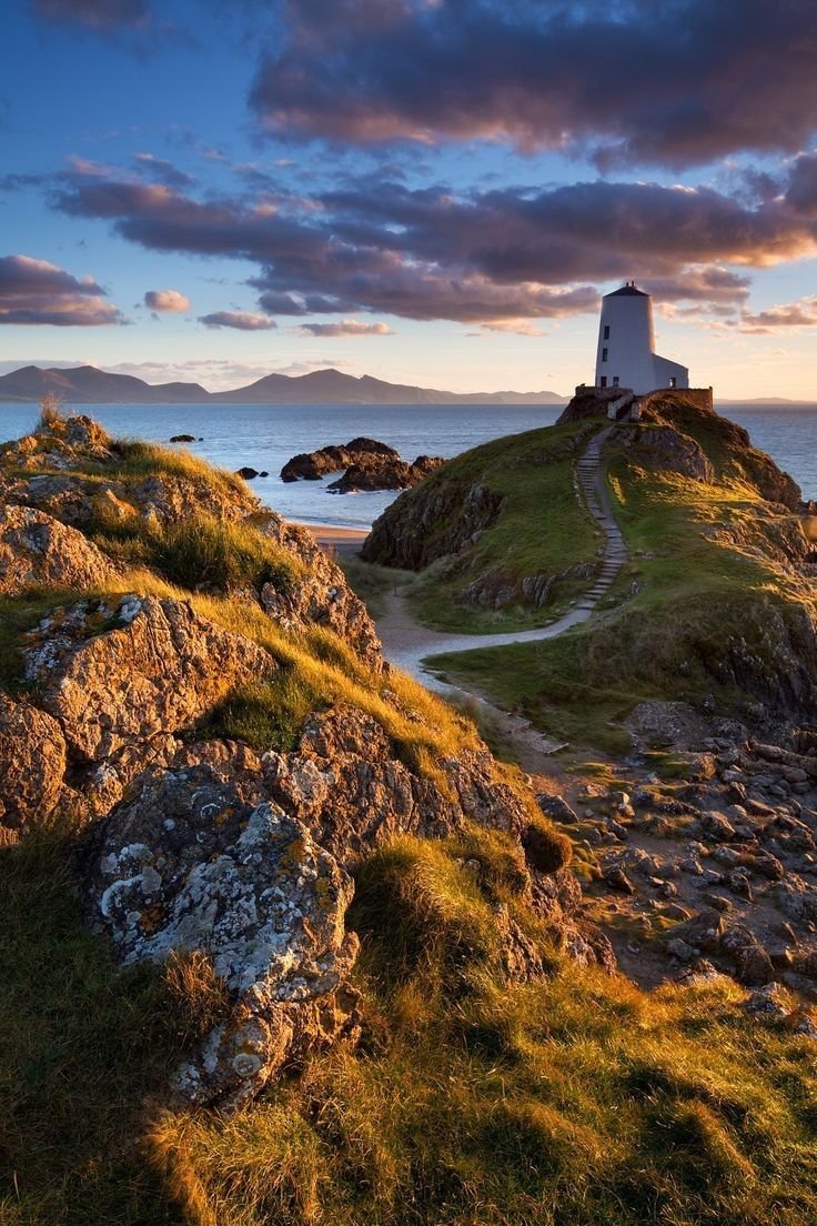 Британские острова. Остров Англси. Англси Уэльс. Ynys Llanddwyn. Остров Англси Маяк.