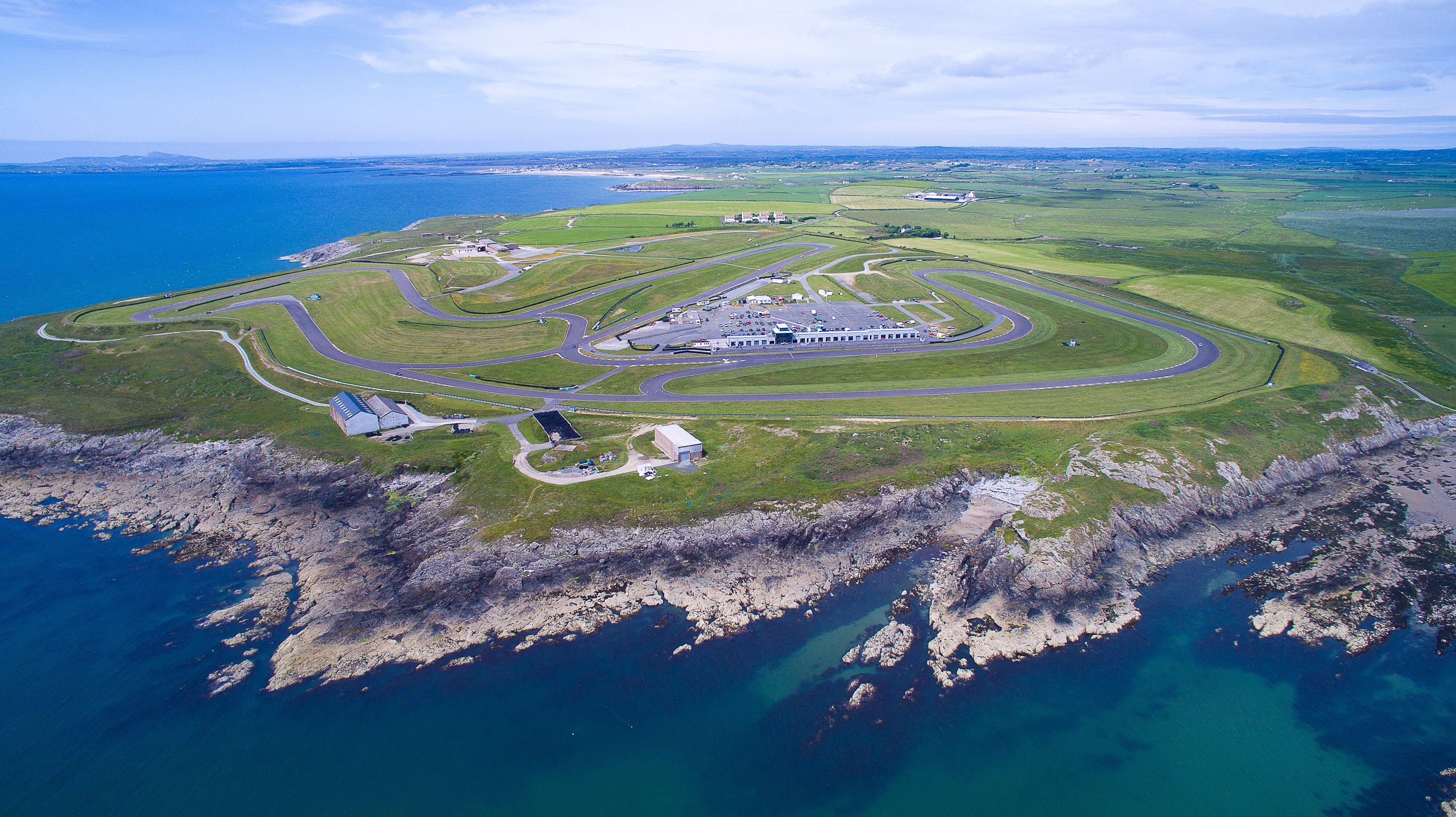 Остров полностью. Англси. Anglesey Island. Anglesey circuit. АЭС на острове Англси..