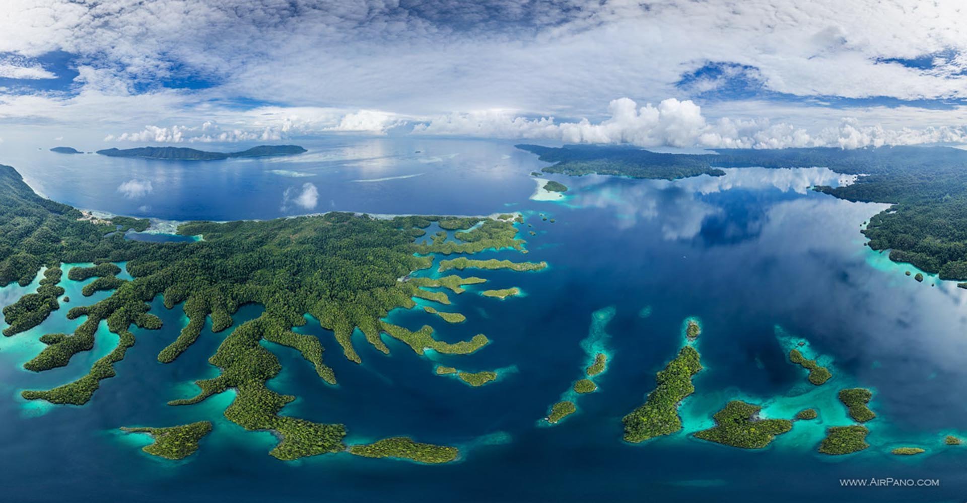 Крупнейшие архипелаги тихого океана. Острова Раджа-Ампат. Архипелаг Индонезия. Индонезии государство архипелаг. Западное Папуа - Raja Ampat.