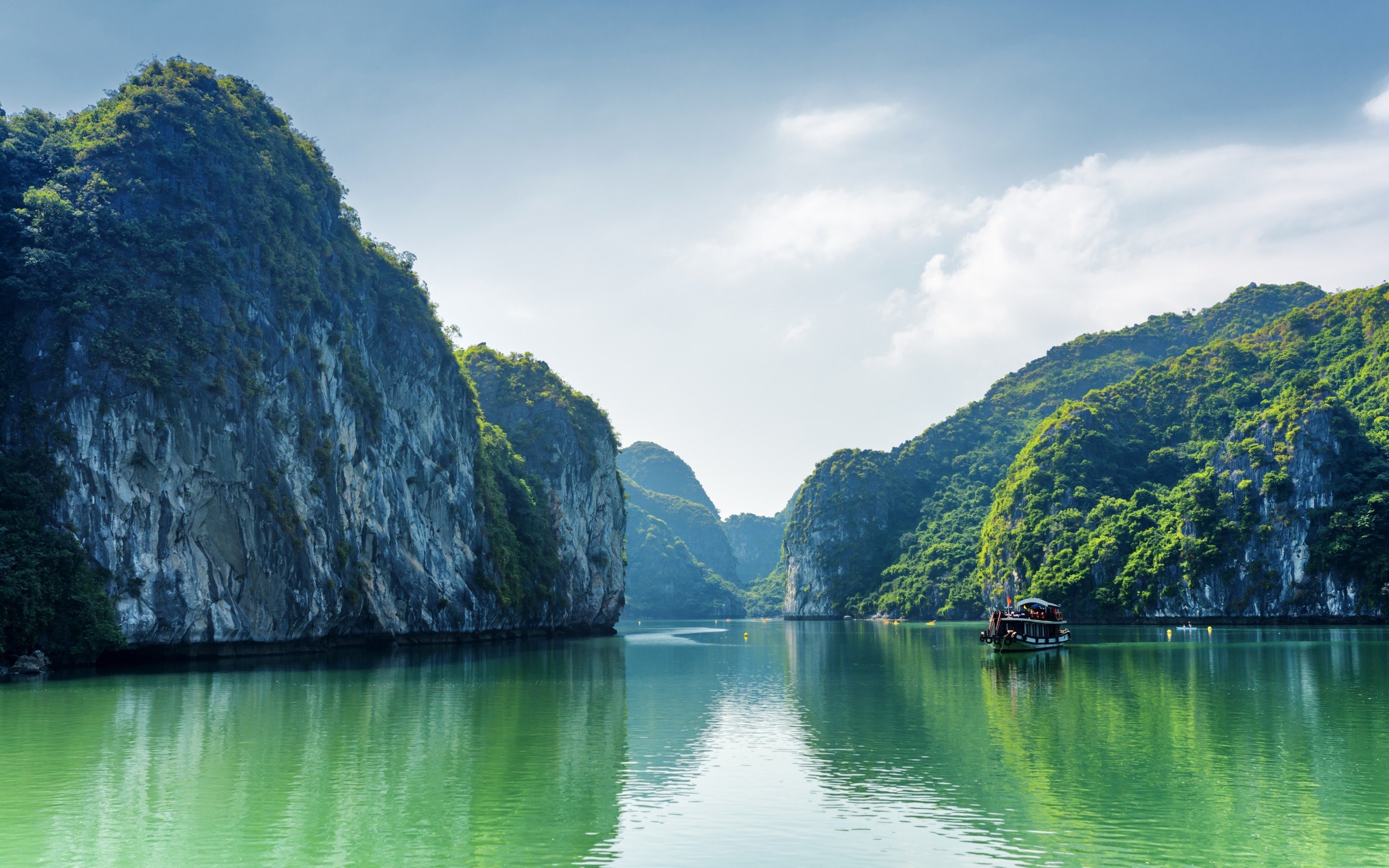 Индокитай. Халонг Вьетнам. Бухта Халонг. Вьетнам Halong Bay. Лагуна Халонг Вьетнам.