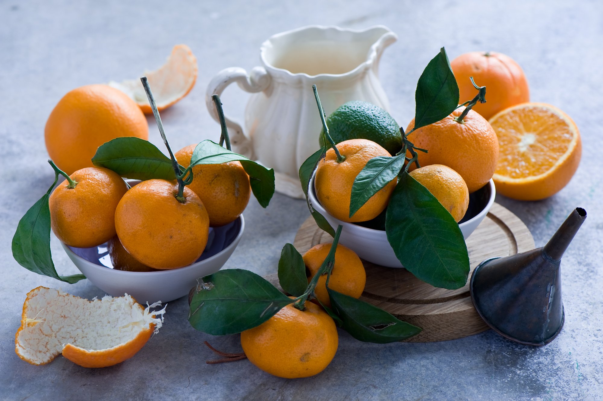Реклама мандаринов. Цитрус мевалар. Мандарин померанец. Цитрус мандарин +апельсин. Мандарины на столе.