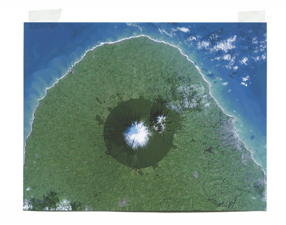 Вулкан Таранаки из космоса