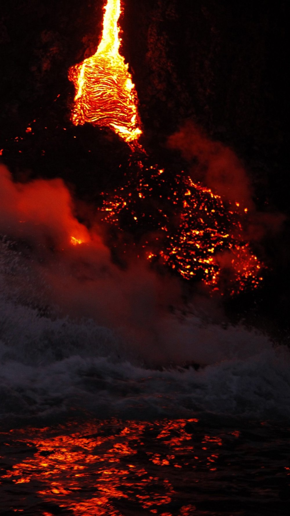 Извержение вулкана Иван Грозный 2012