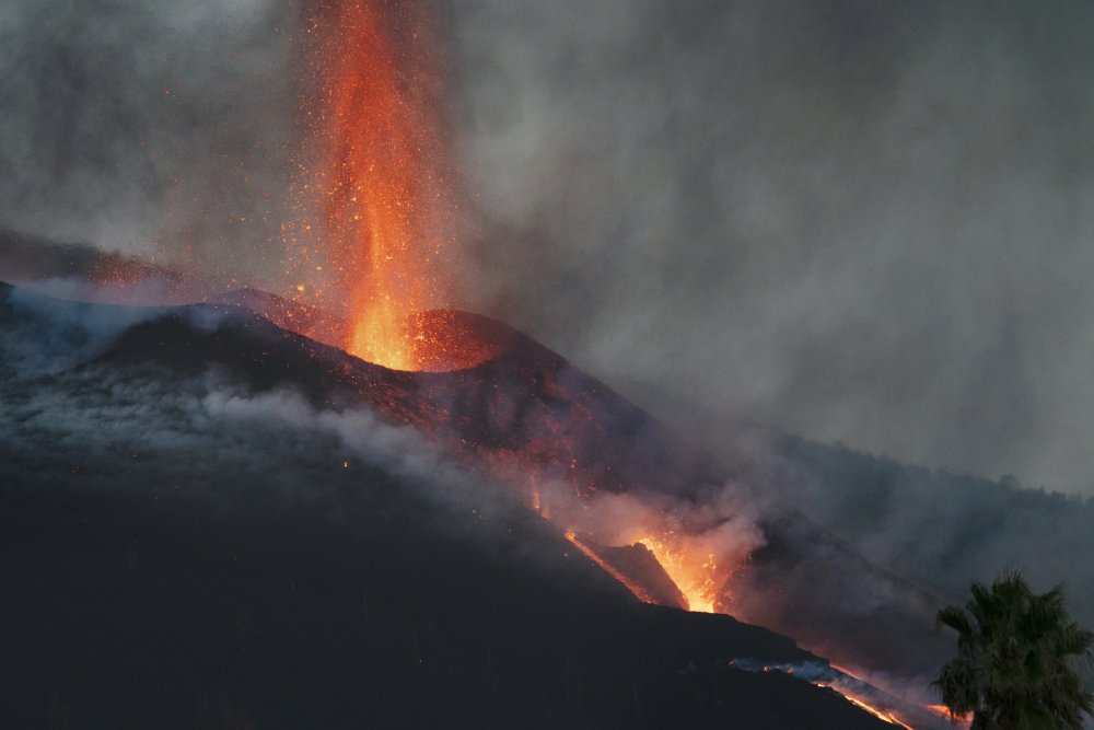 Ла Пальма извержение вулкана раскол острова