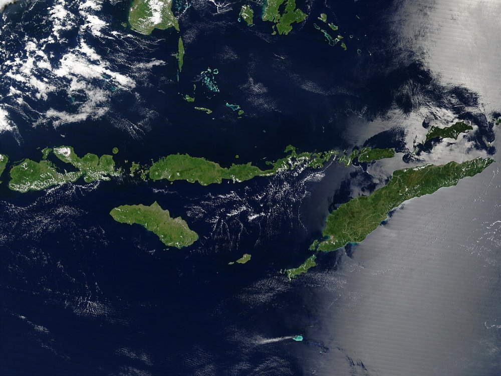 Большие зондские острова океан. Малые Зондские острова Индонезия. Большие Зондские острова климат. Острова Индонезия вид из космоса. Гавайи острова снимок со спутника.