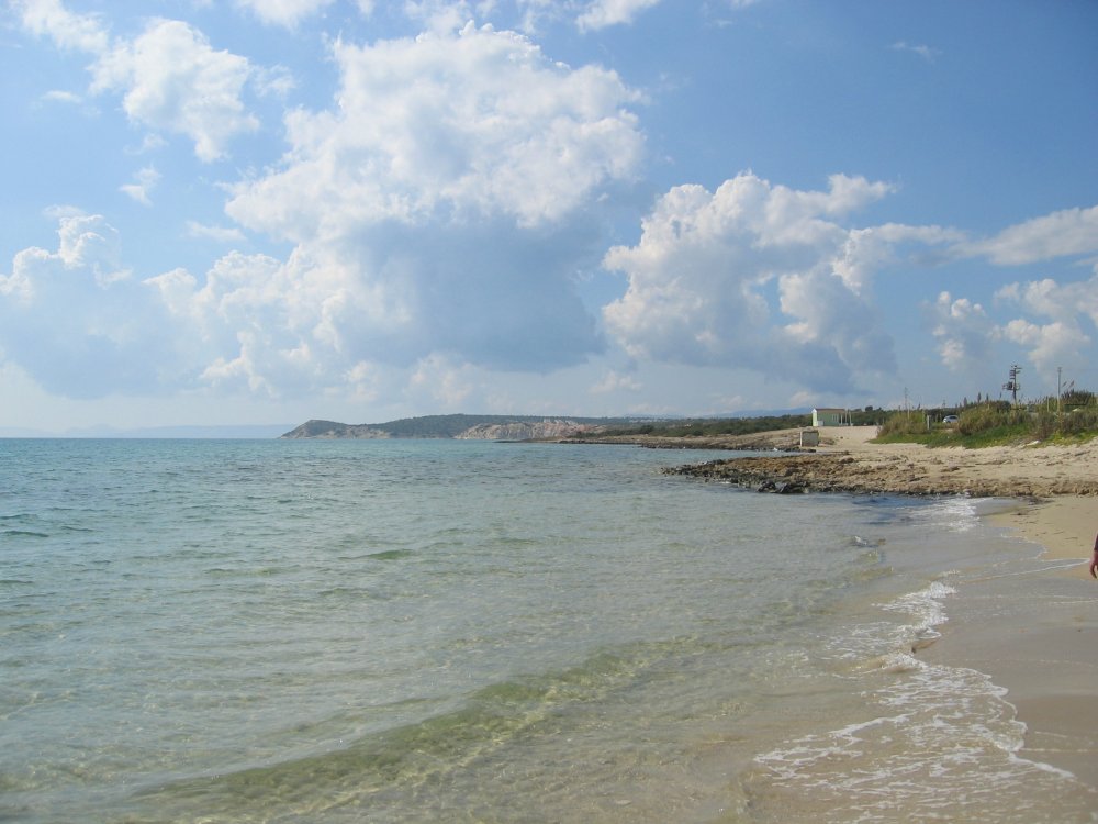 Близлежащий пляж Алтынкум