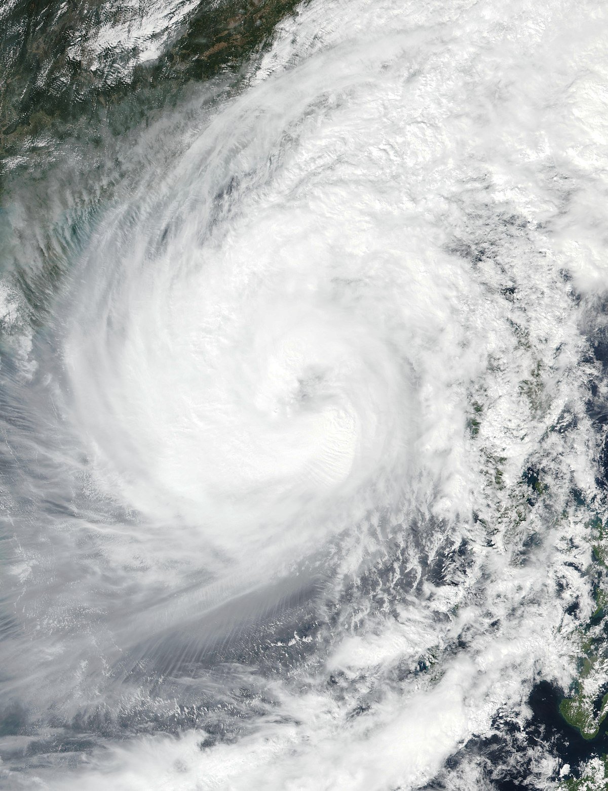 Тайфун. Космический ураган. Шторм 2022. Тайфун картинки. Тайфун шторм