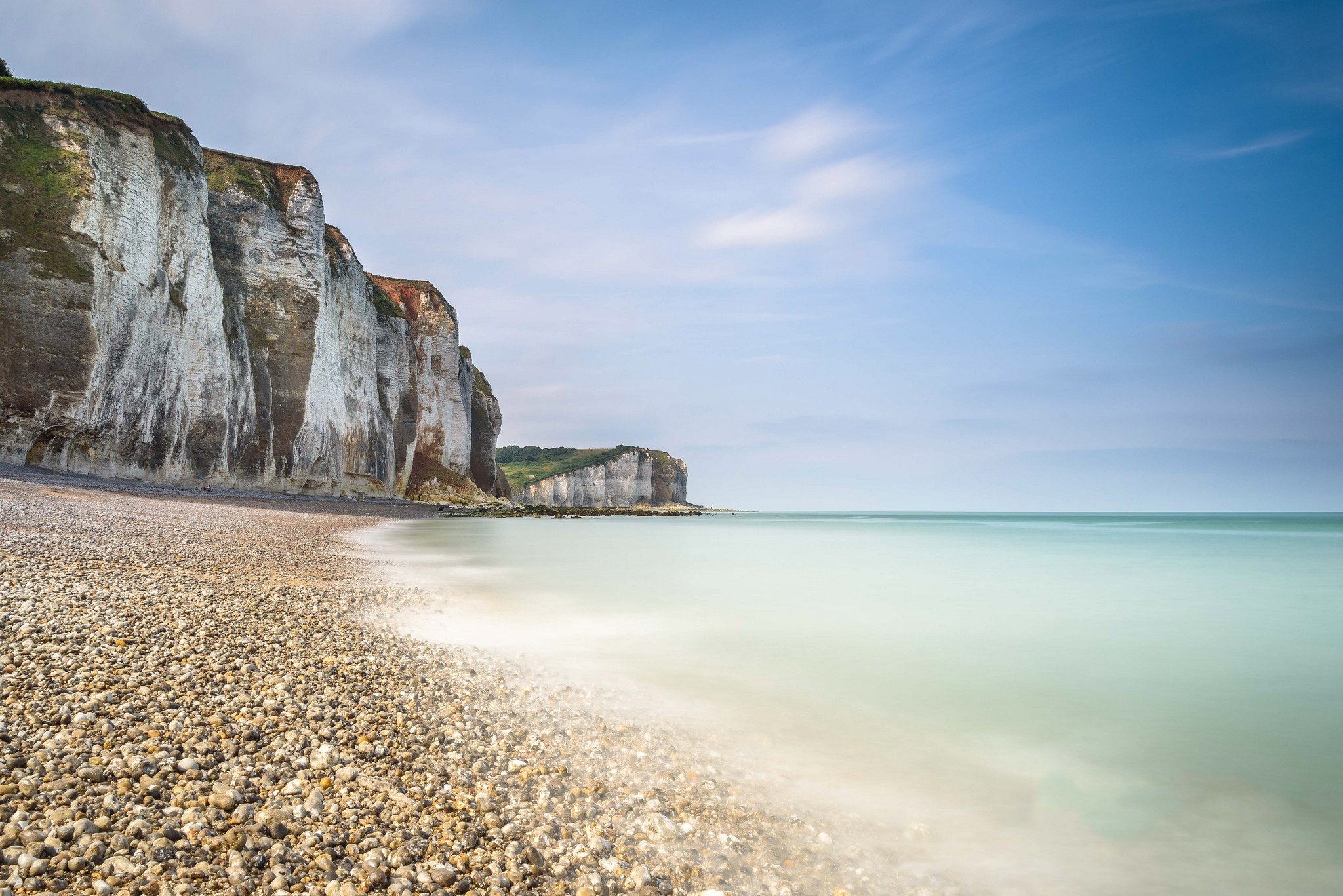 Территория этой области расположенной на берегу. Нормандия Франция пляжи. Скалы меловые Франция Нормандия. Пляж Этрета Нормандия. Нормандия берег моря.