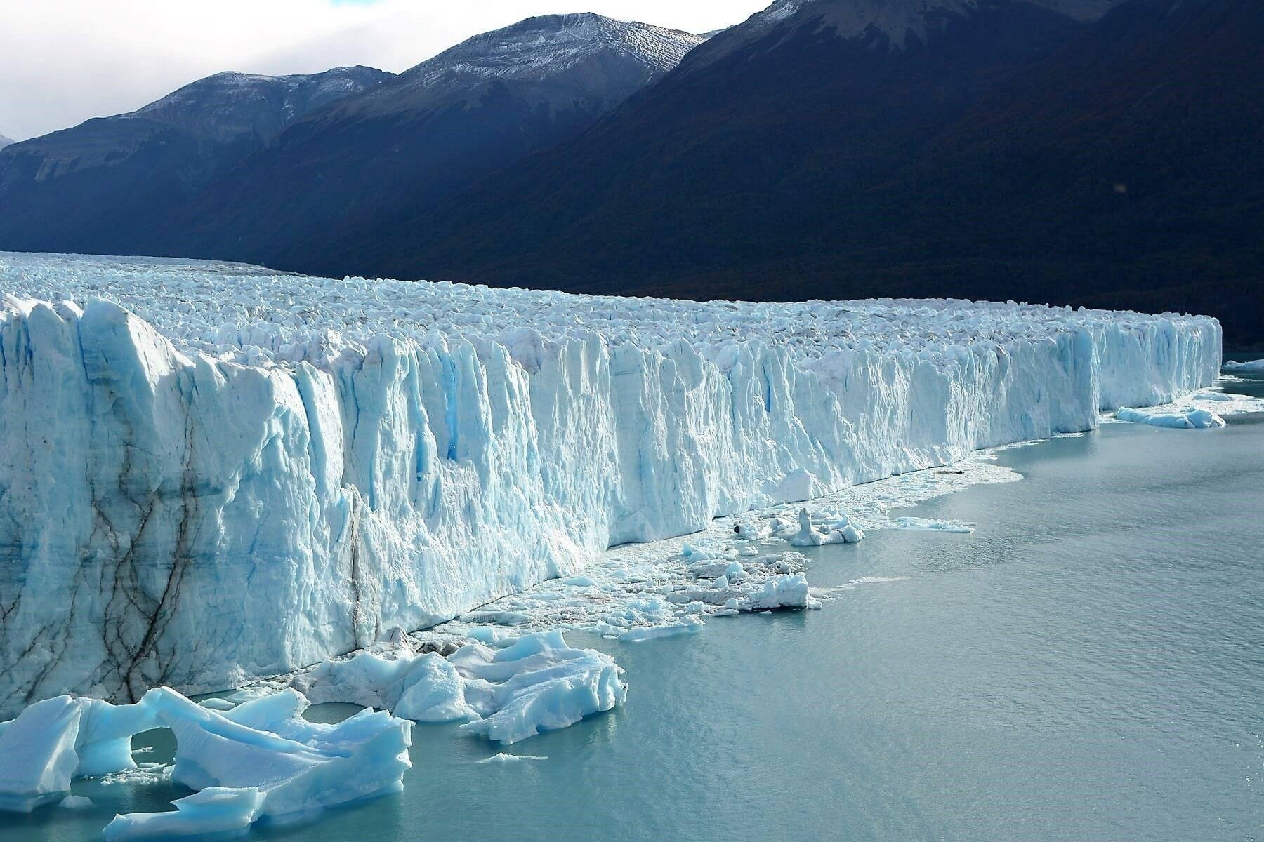 10 самых больших ледников. Перито-Морено патагонские Анды. Ледник Эрмана. Ледники в Андах. Перито-Морено расположение.