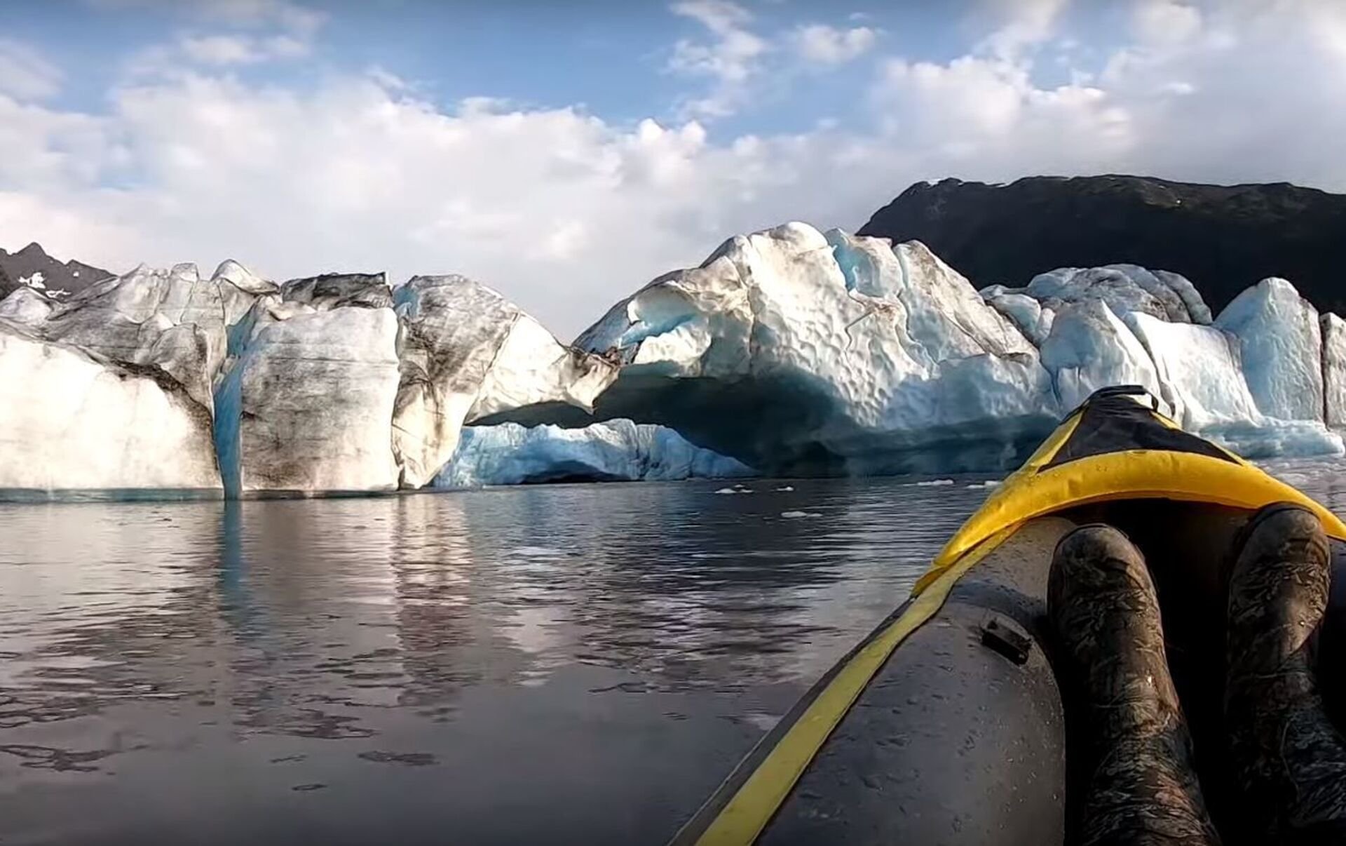 Приключение аляски. Ледники Аляски. Каяк ледники. Ледники Аляски фото. На каяке ледник Kayak.