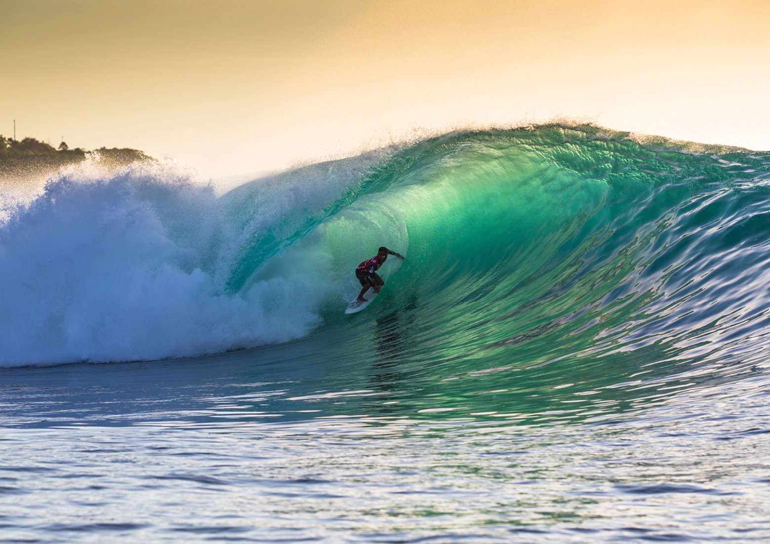 Surfing. Серфингист на Бали. Индонезия волны Улувату. Улувату серфинг. Улувату Бали серфинг.
