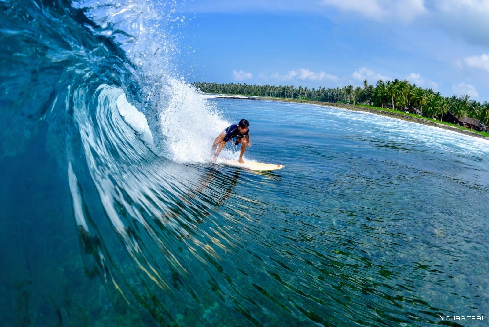 Серфинг на бали. Бали Индонезия серфинг. Бали волны серфинг. Дримленд Бали серфинг. Серферы на Бали.