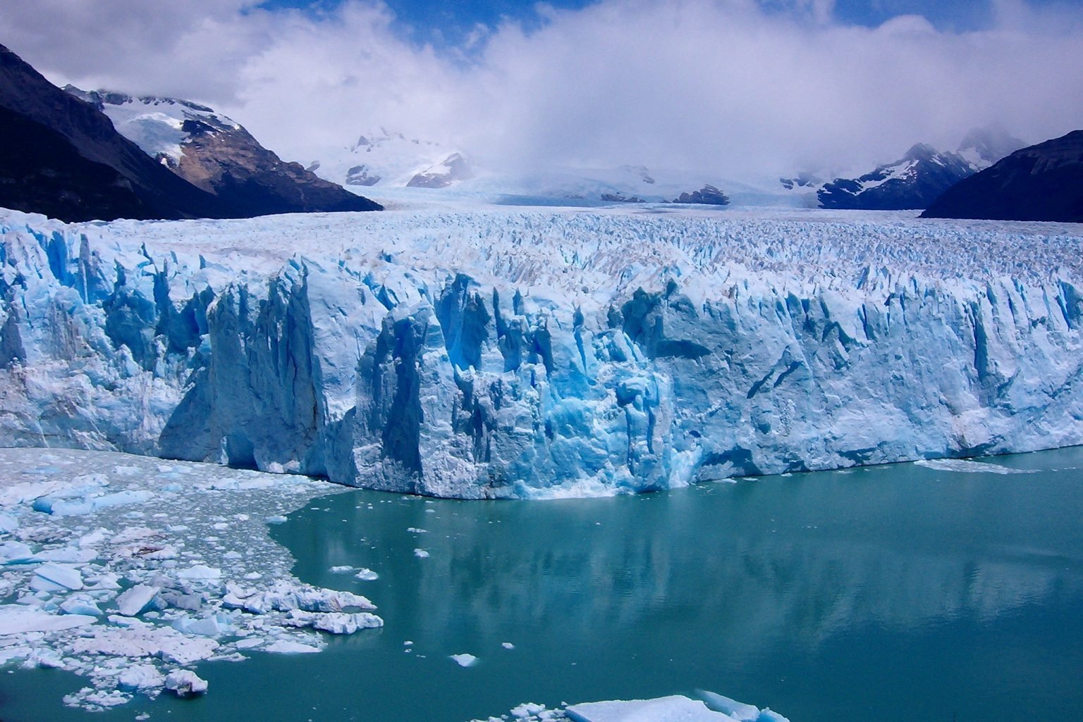 Озера подземные воды многолетняя мерзлота ледники. Ледник Перито-Морено Аргентина. Национальный парк Лос-Гласьярес. Парк Лос-Гласьярес Аргентина. Голубые ледники Перито-Морено.