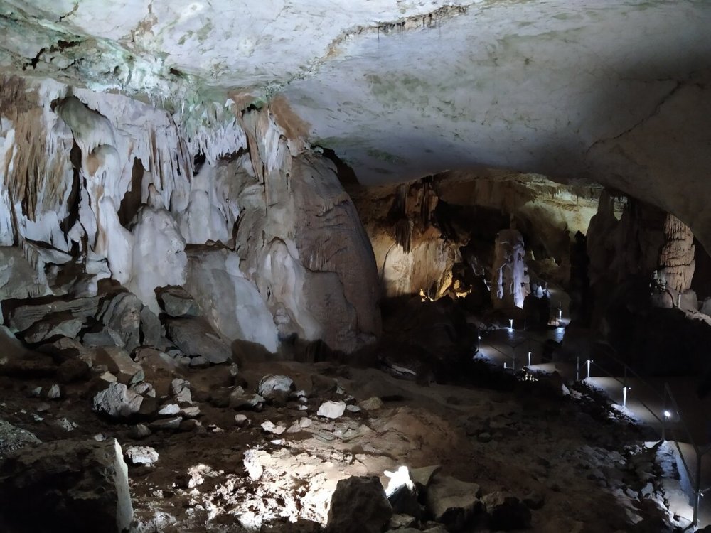 Мраморная пещера Крым обвальный зал