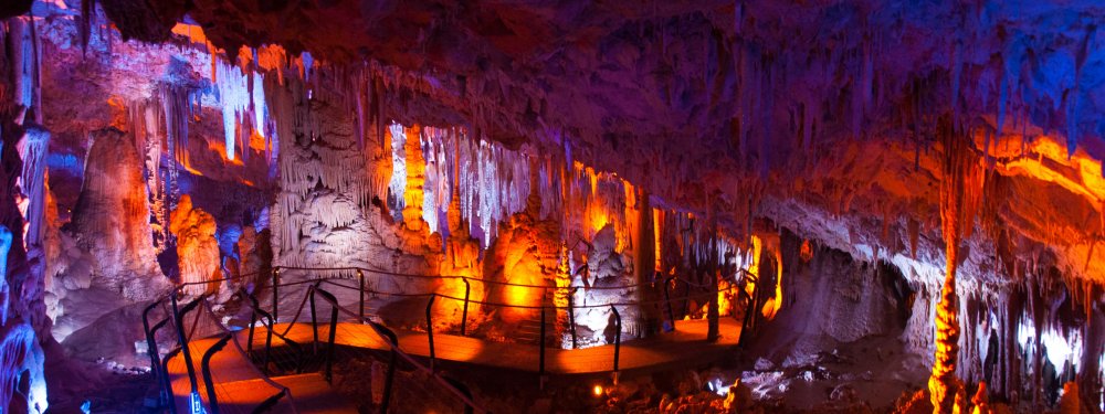 Пещера с подсветкой