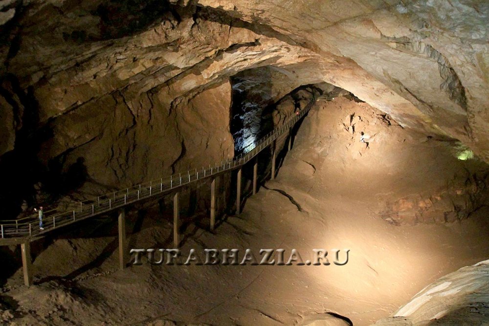 Новоафонская пещера мост