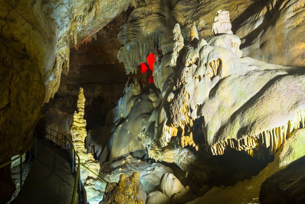 Зал Апсны в Новоафонской пещере