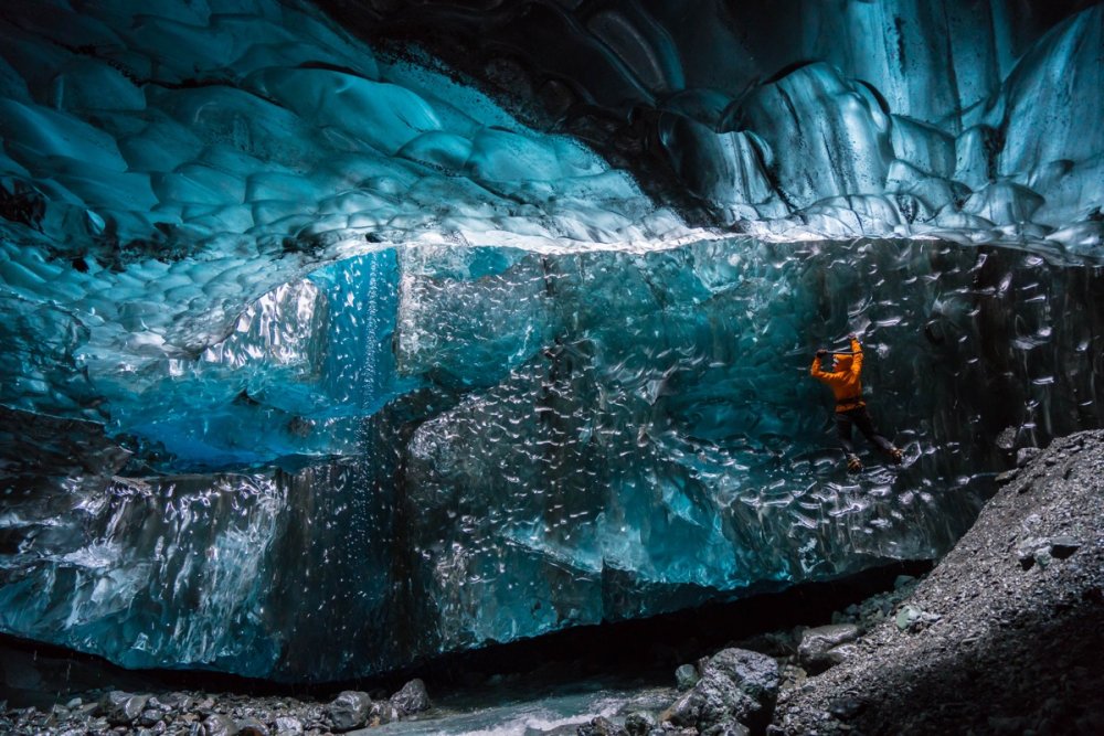 Ледниковая пещера Ватнайокулл (Vatnajokull Glacier Cave), Исландия: