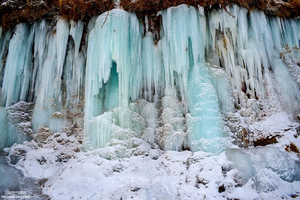 Скала Пржевальского ледяной водопад