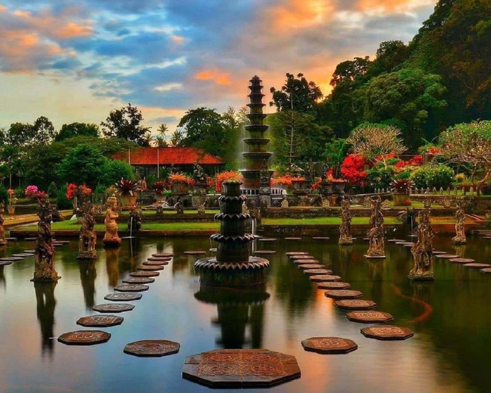 Бали Водный дворец Тирта