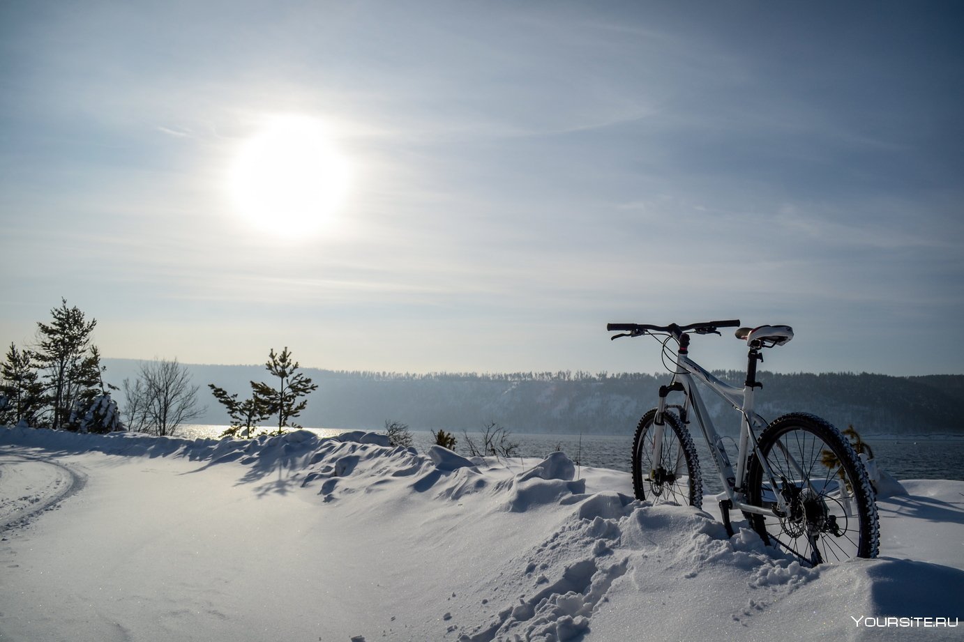 Зима какие велосипеды. Зимний велосипед. Велосипед зимой. Велосипед для зимы. Горный велосипед зимой.