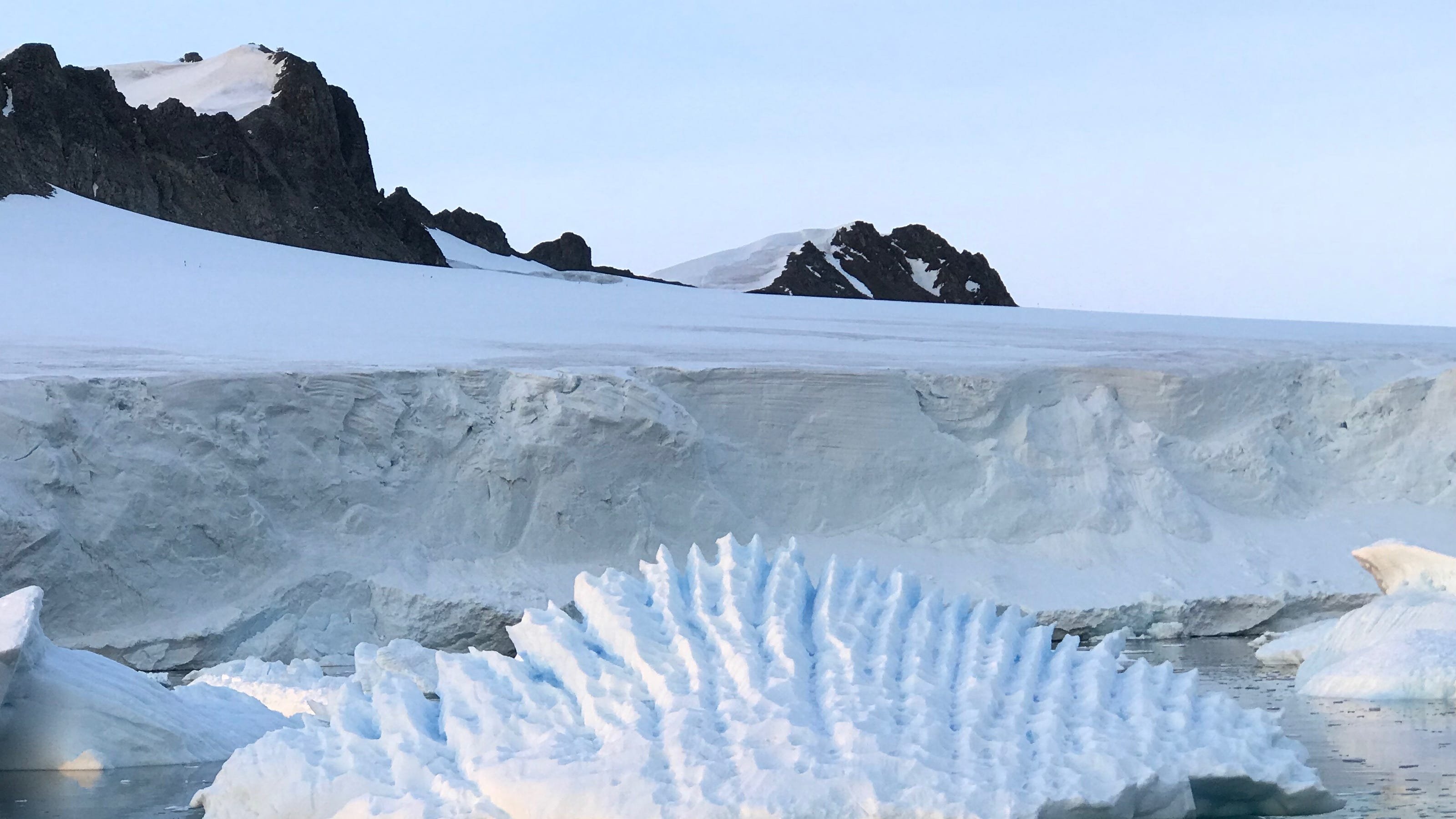 Толщина ледяного Покрова Антарктиды. Ледяной Покров Антарктиды. Рекорды Антарктиды. Ледяной панцирь Антарктиды.