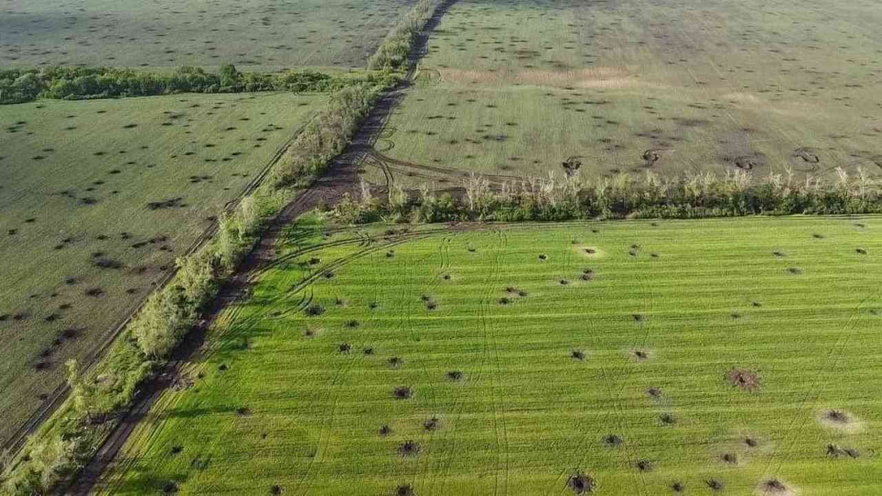 Видео полей украины. Поля Украины. Поля Украины в воронках. Поля Украины фото.