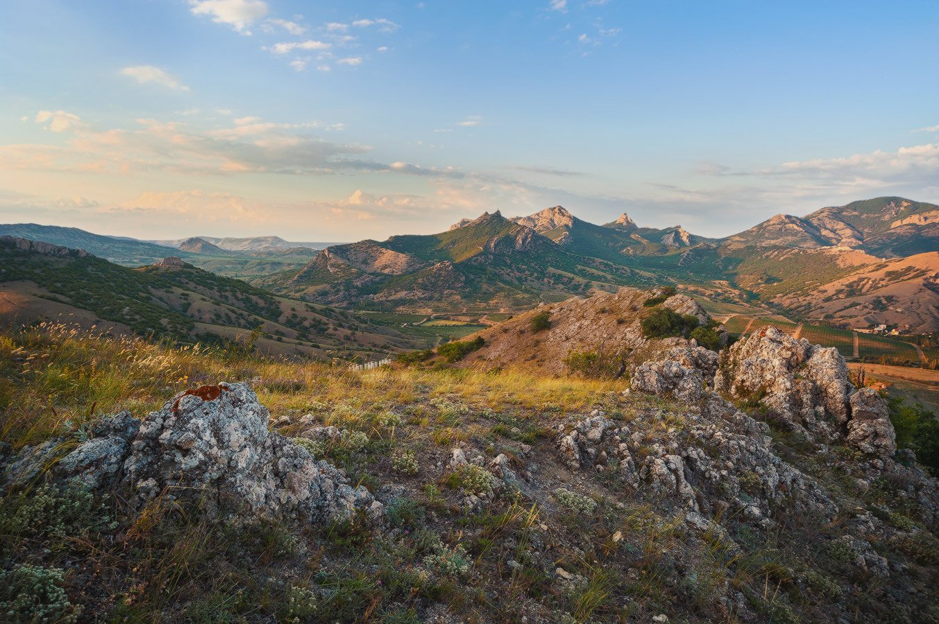 Горный рельеф Крыма