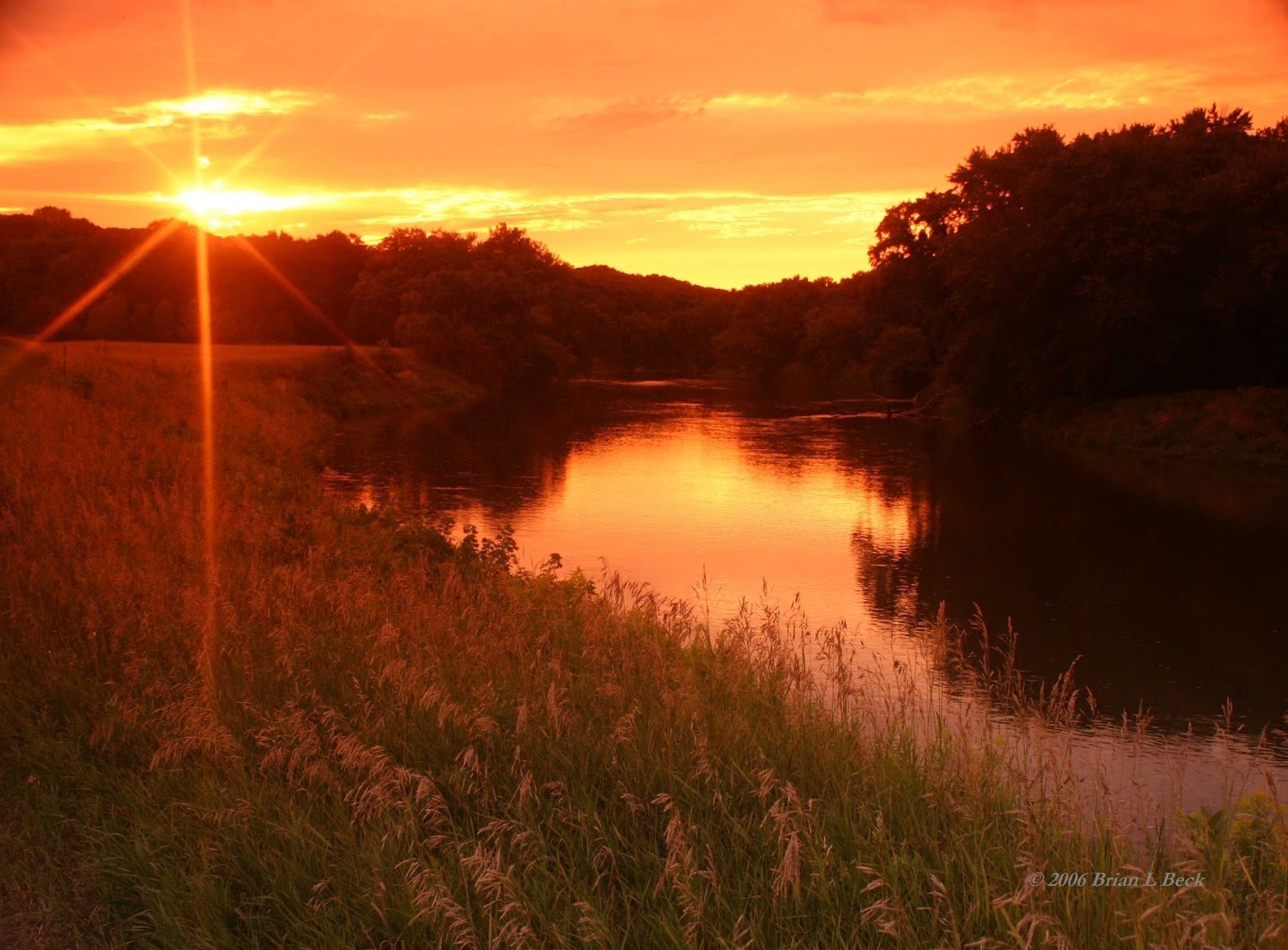 Текст тихая и теплая заря. Закат на реке летом. Летний вечер. Вечер поле река. Поле река закат.