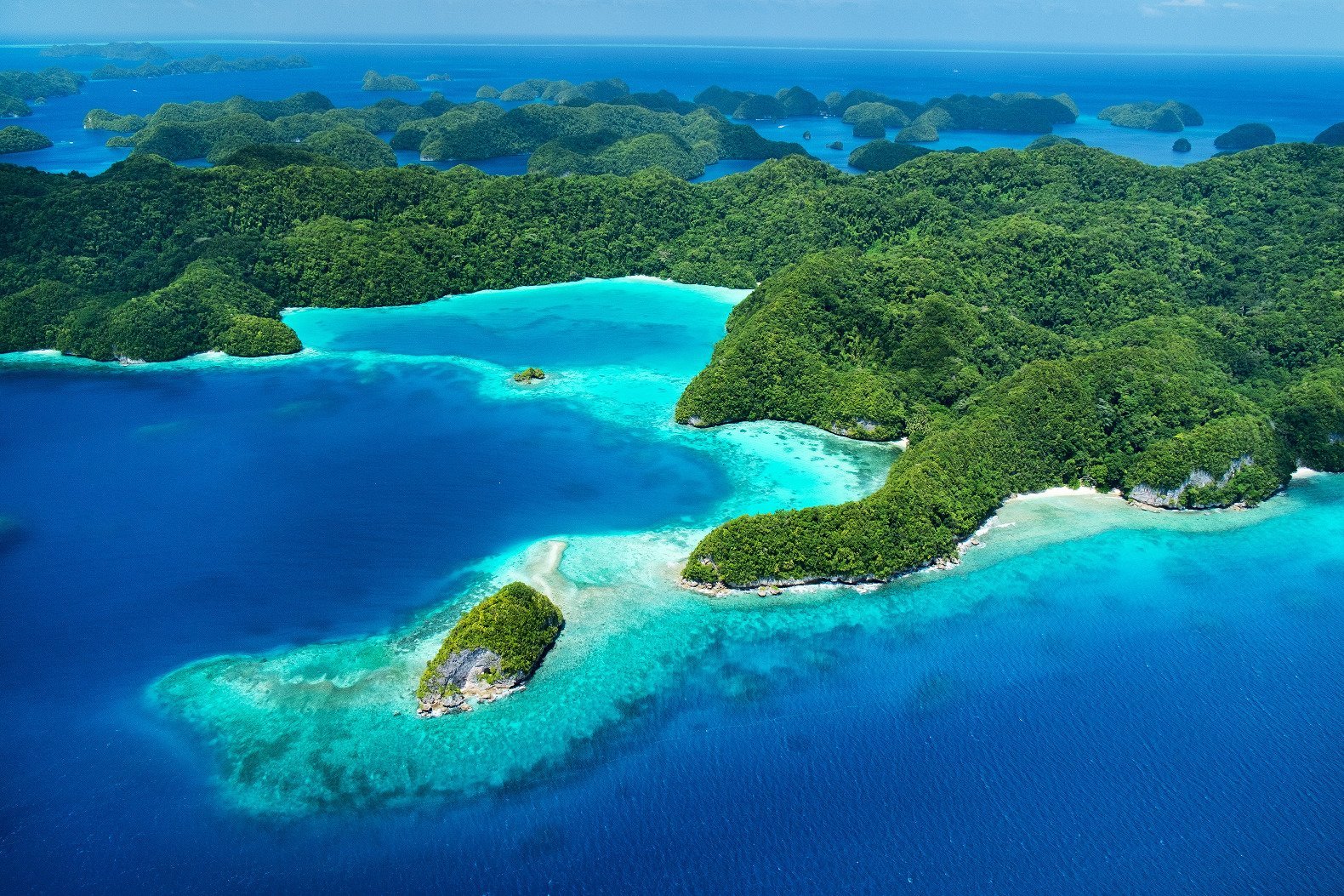 Океан и два острова. Макронезия Палау. Архипелаг Палау. Палау Микронезия. Палау остров Корор.