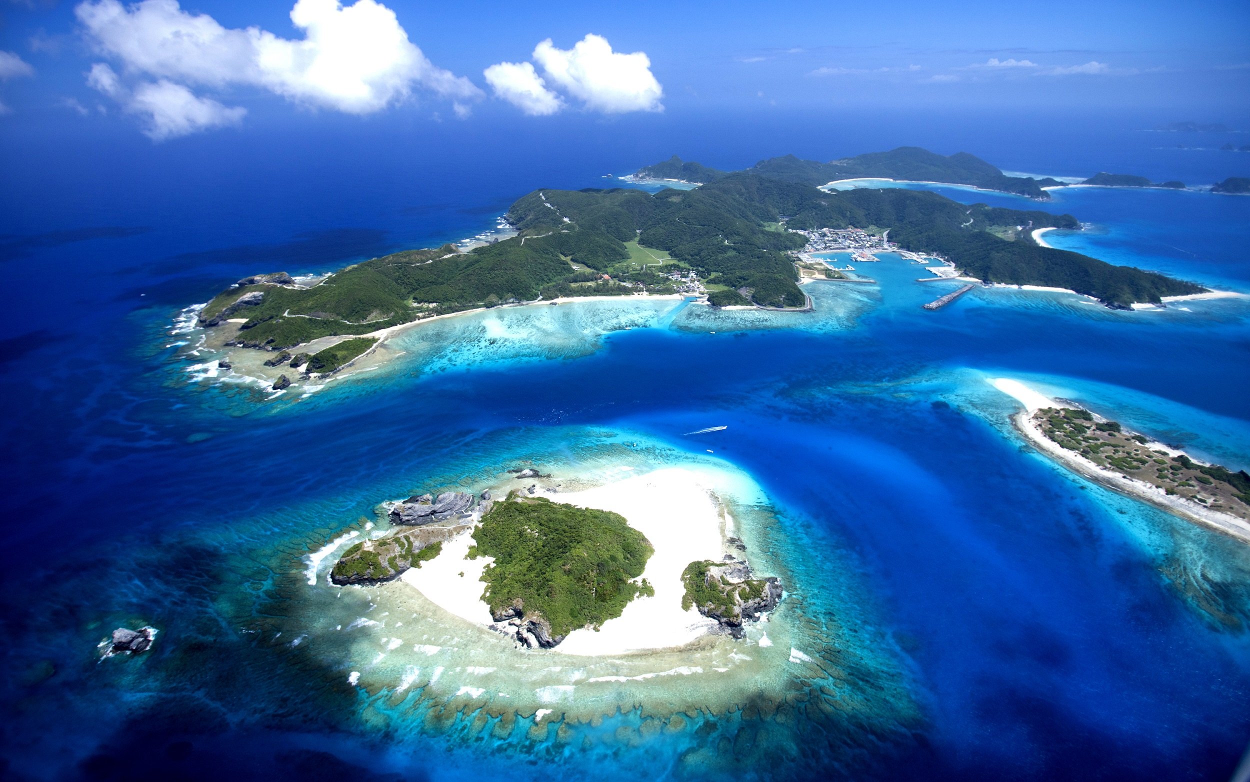 Html islands. Остров Окинава Япония. Острова Рюкю Япония. Архипелаг Рюкю. Окинава и Рюкю.